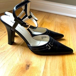 Anne Klein- Black leather heels w/ sling back